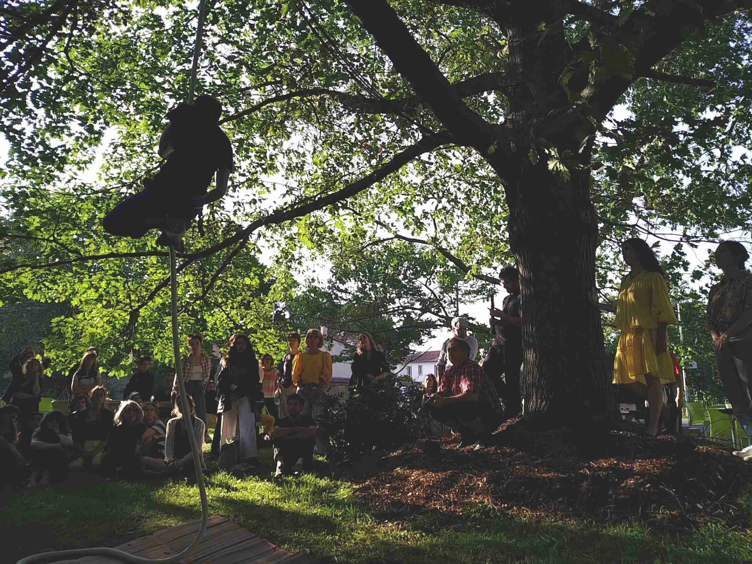 Archivé: Bois sacré. Récits, danses et recherches à l’écoute des arbres