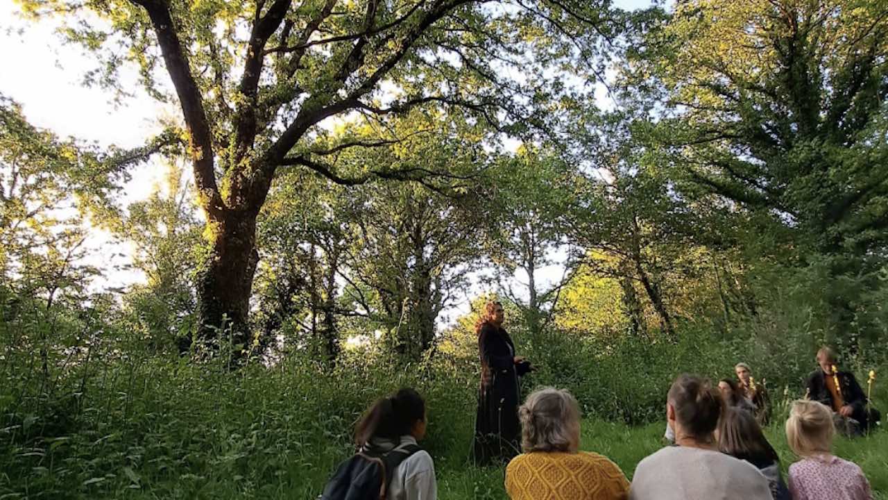 Balade entre chien et loup et moments contés au Château de Ranrouët et au village de Kerhinet !